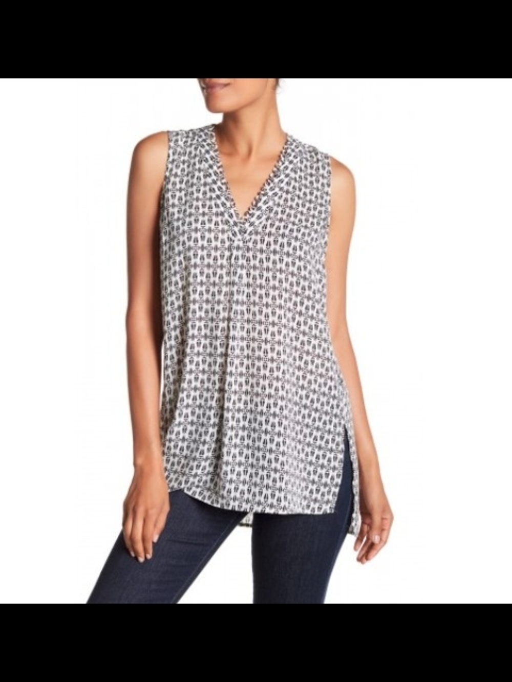 Size M DR2 Black & White Printed V-Neck Sleeveless Camisole